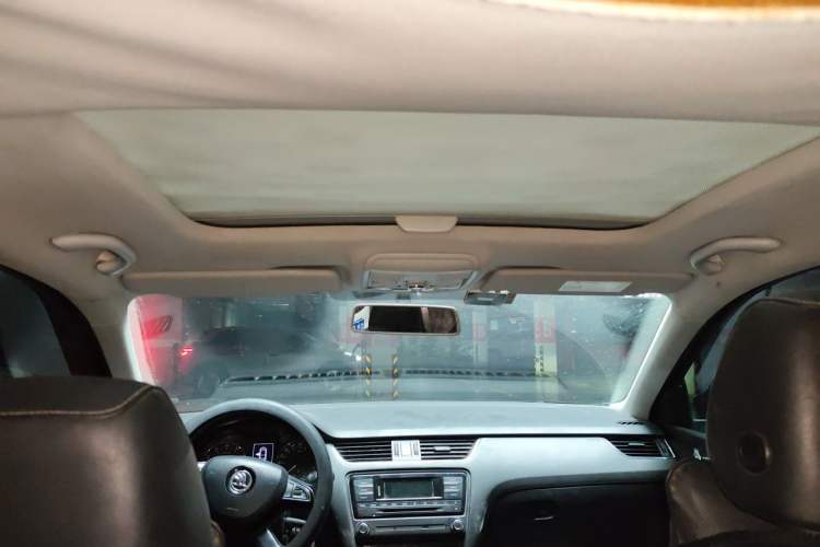Used Skoda Octavia 2016 1.6L Manual Smart Drive Version Headliner
