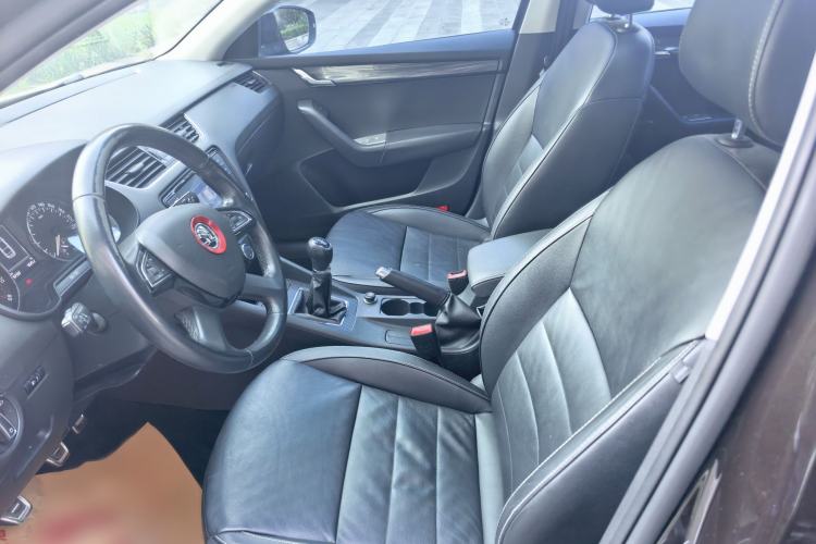 Used Skoda Octavia 2016 1.6L Manual Smart Drive Version Interior 2