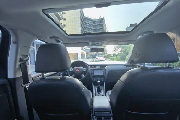Used Skoda Octavia 2016 1.6L Manual Smart Drive Version Interior 9