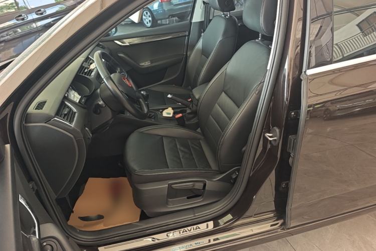 Used Skoda Octavia 2016 1.6L Manual Smart Drive Version Left Front Seat