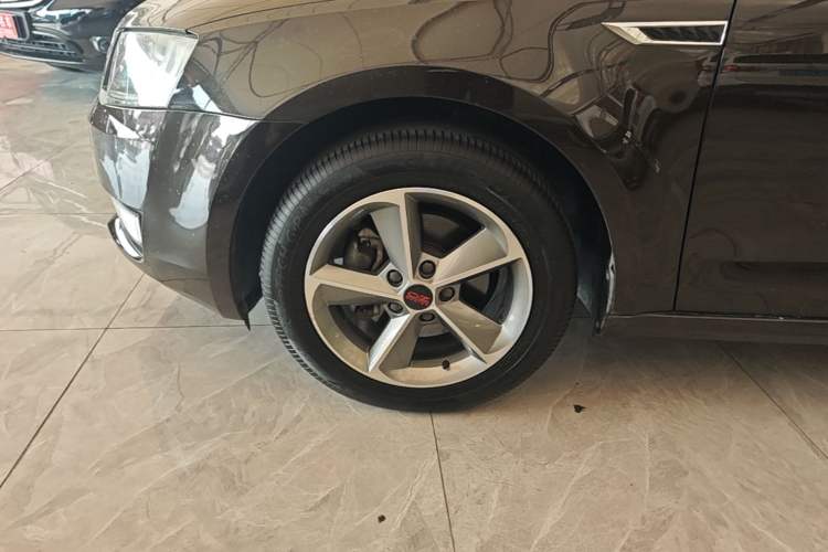 Used Skoda Octavia 2016 1.6L Manual Smart Drive Version Left Front Wheel Hub