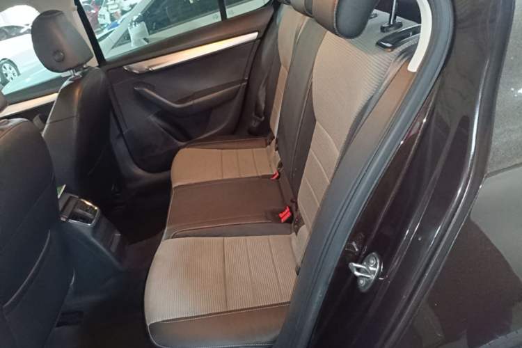 Used Skoda Octavia 2016 1.6L Automatic Chuanxing Edition Left Rear Seat