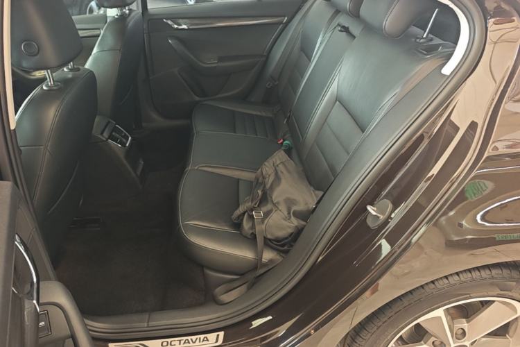 Used Skoda Octavia 2016 1.6L Manual Smart Drive Version Left Rear Seat