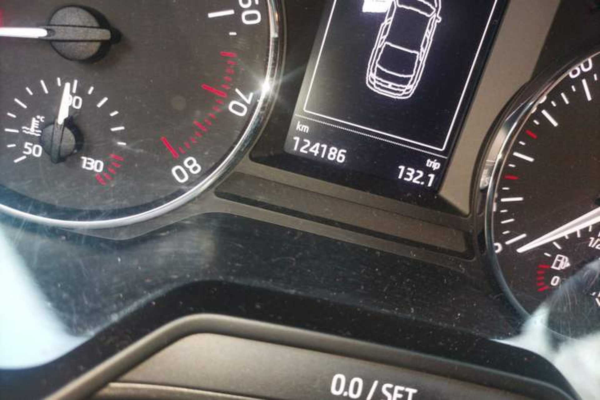 Used Skoda Octavia 2016 TSI280 DSG Smart Drive Edition Odometer Close Up