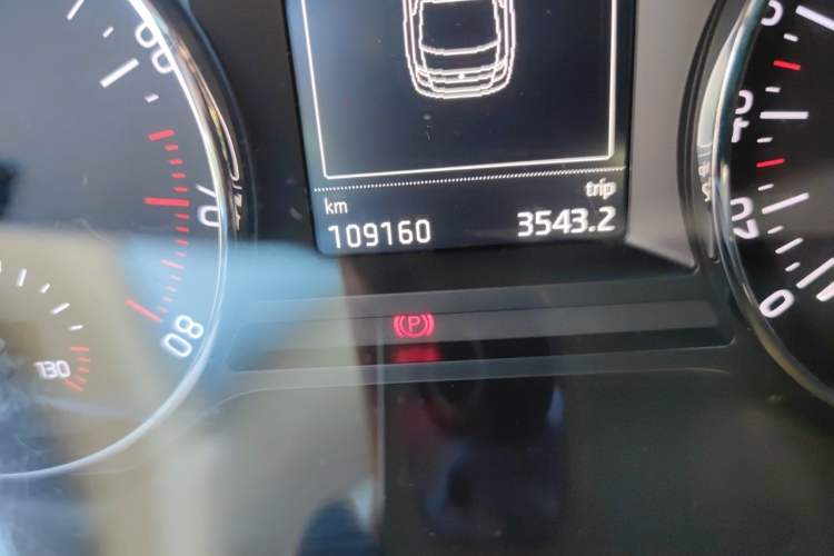 Used Skoda Octavia 2016 1.6L Manual Smart Drive Version Odometer Close Up