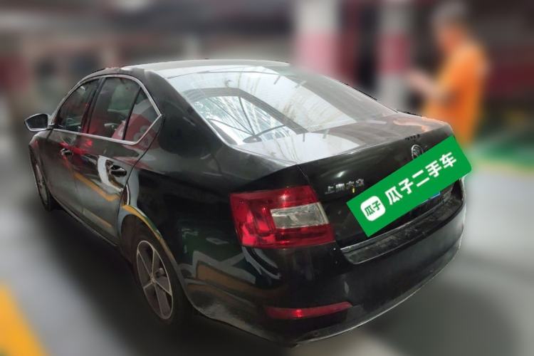 Used Skoda Octavia 2016 1.6L Manual Smart Drive Version Rear Left 45 Deg