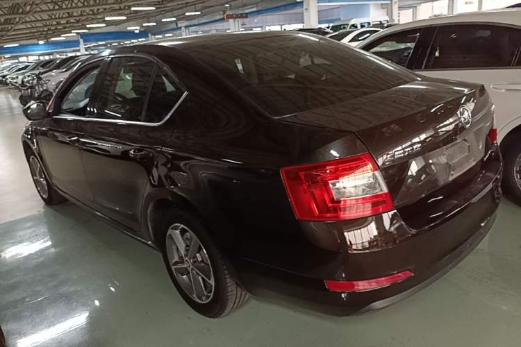 Used Skoda Octavia 2016 1.6L Automatic Chuanxing Edition Rear Left 45 Deg