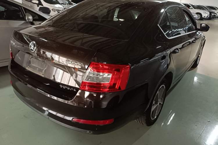 Used Skoda Octavia 2016 1.6L Automatic Chuanxing Edition Rear Right 45 Deg