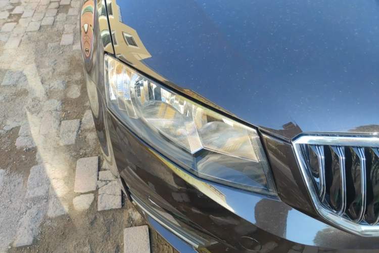 Used Skoda Octavia 2016 1.6L Manual Smart Drive Version Right Front Headlight