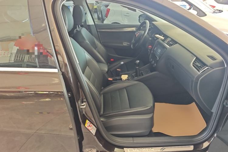 Used Skoda Octavia 2016 1.6L Manual Smart Drive Version Right Front Seat