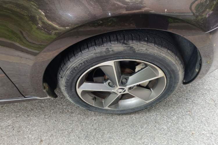 Used Skoda Octavia 2016 1.6L Manual Trend Edition Right Front Wheel Hub
