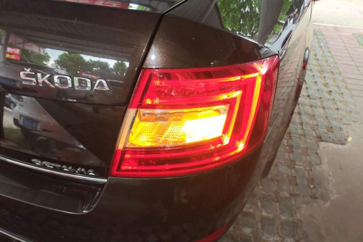 Used Skoda Octavia 2016 1.6L Automatic Smart Drive Edition Right Rear Taillight