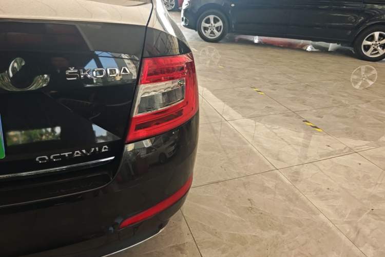 Used Skoda Octavia 2016 1.6L Manual Smart Drive Version Right Rear Taillight