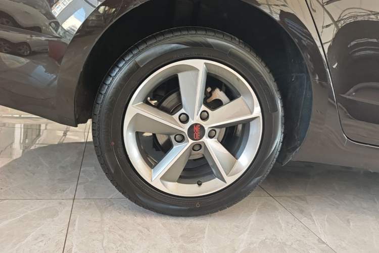 Used Skoda Octavia 2016 1.6L Manual Smart Drive Version Right Rear Wheel Hub