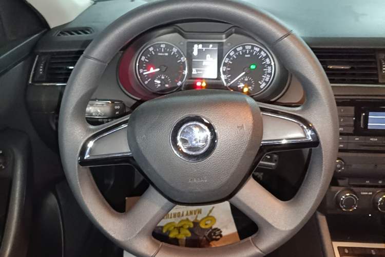 Used Skoda Octavia 2016 1.6L Automatic Chuanxing Edition Steering Wheel