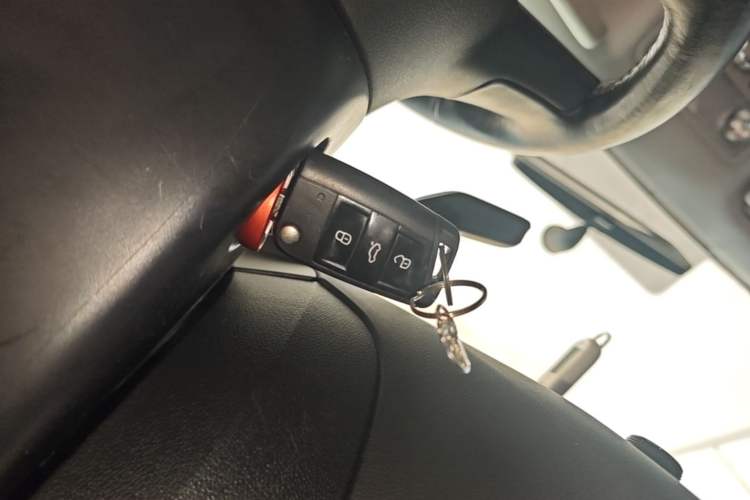 Used Skoda Octavia 2016 1.6L Manual Smart Drive Version Vehicle Key
