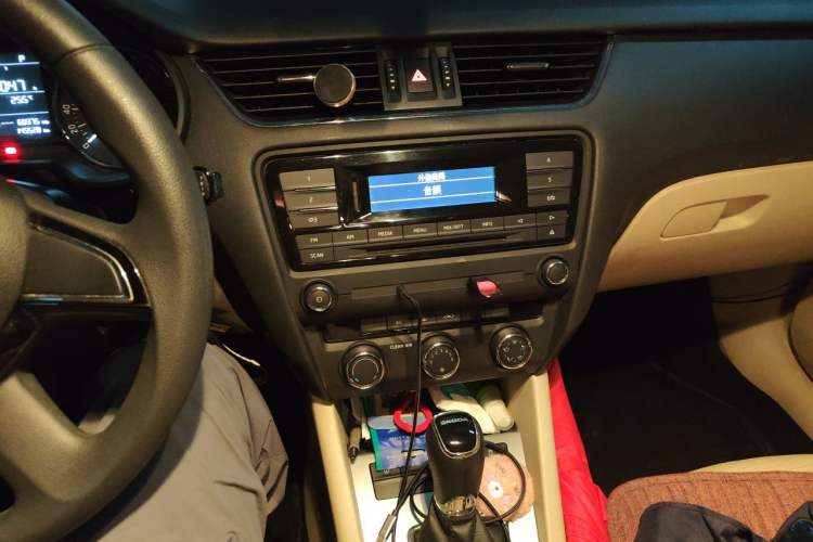 Used Skoda Octavia 2016 1.6L Automatic Chuanxing Edition Audio And AC Panel