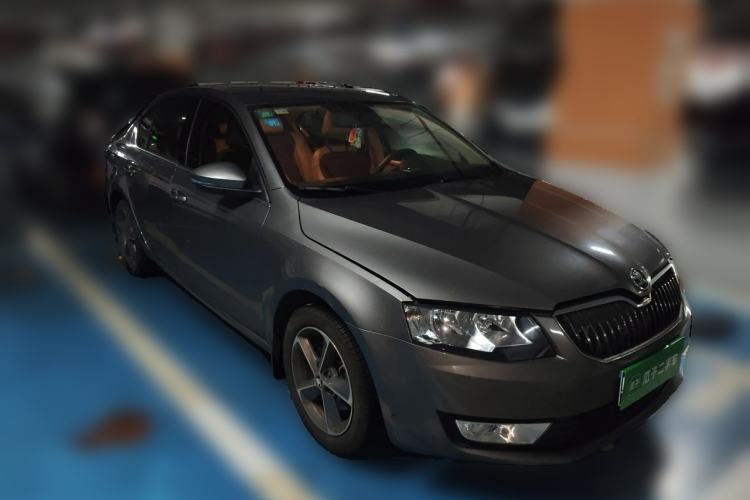 Used Skoda Octavia 2016 1.6L Automatic Chuanxing Edition Front Right 45 Deg