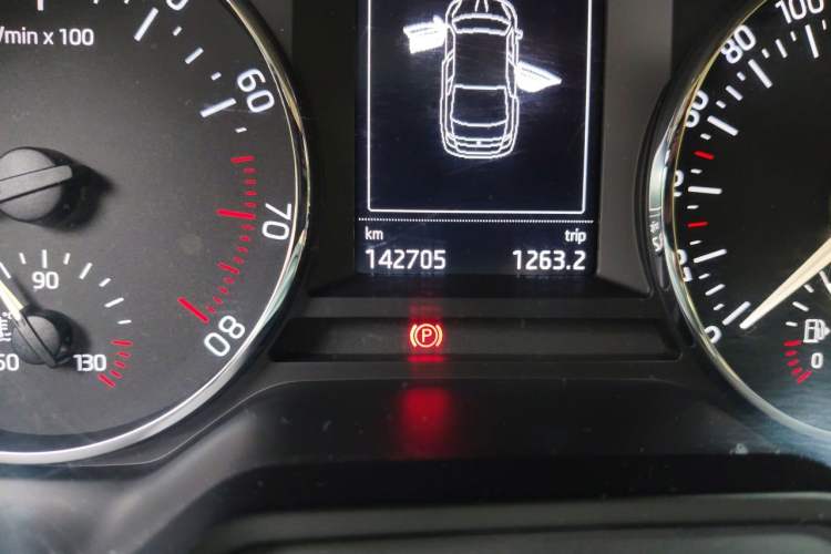 Used Skoda Octavia 2016 1.6L Automatic Smart Drive Edition Odometer Close Up
