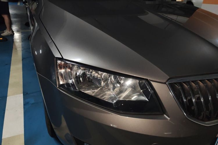 Used Skoda Octavia 2016 1.6L Automatic Chuanxing Edition Right Front Headlight
