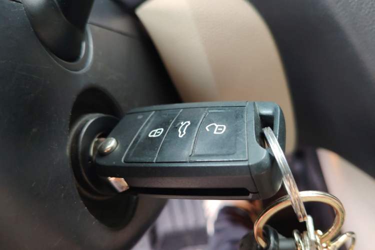 Used Skoda Octavia 2016 1.6L Automatic Smart Drive Edition Vehicle Key