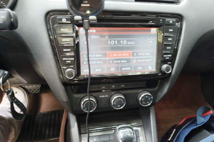 Used Skoda Octavia 2016 1.6L Automatic Chuanxing Edition Audio And AC Panel