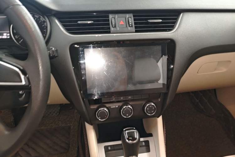Used Skoda Octavia 2016 1.6L Automatic Chuanxing Edition Audio And AC Panel