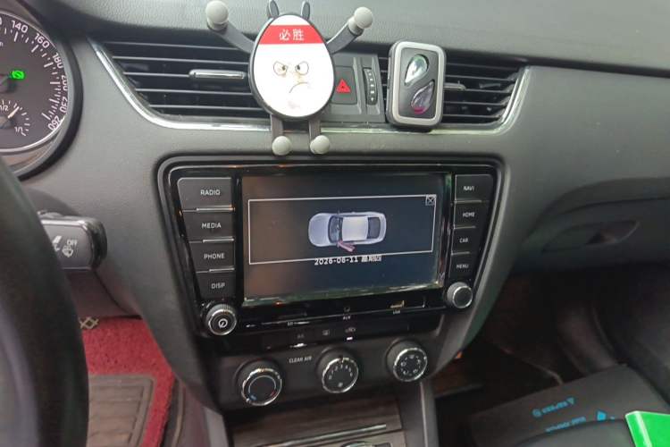 Used Skoda Octavia 2016 TSI280 DSG Smart Drive Edition Audio And AC Panel
