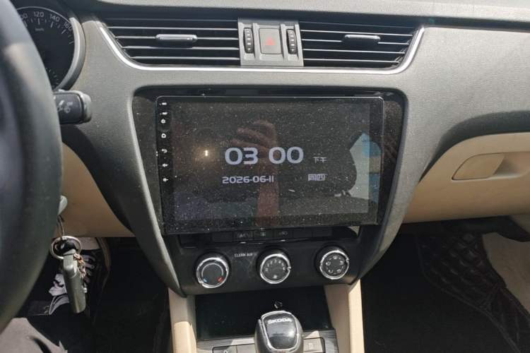 Used Skoda Octavia 2016 1.6L Automatic Smart Drive Edition Audio And AC Panel