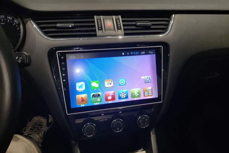 Used Skoda Octavia 2016 1.6L Manual Smart Drive Version Audio And AC Panel