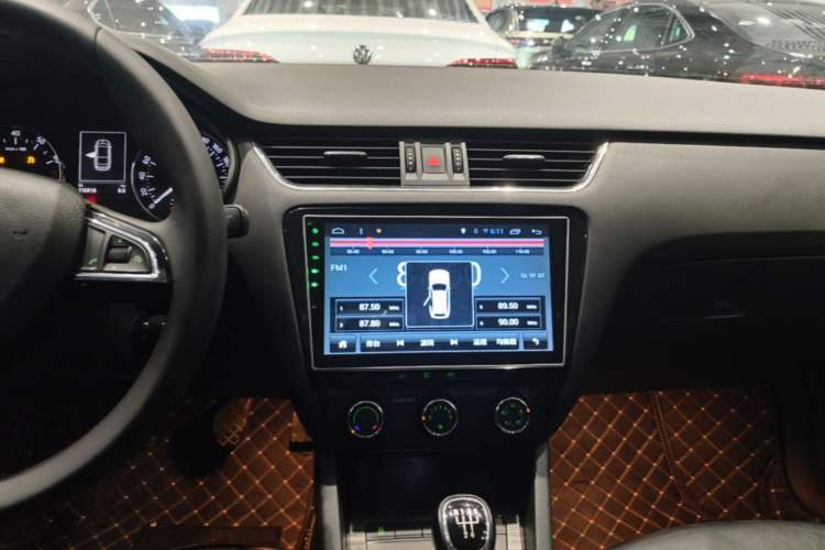 Used Skoda Octavia 2016 1.6L Manual Smart Drive Version Audio And AC Panel