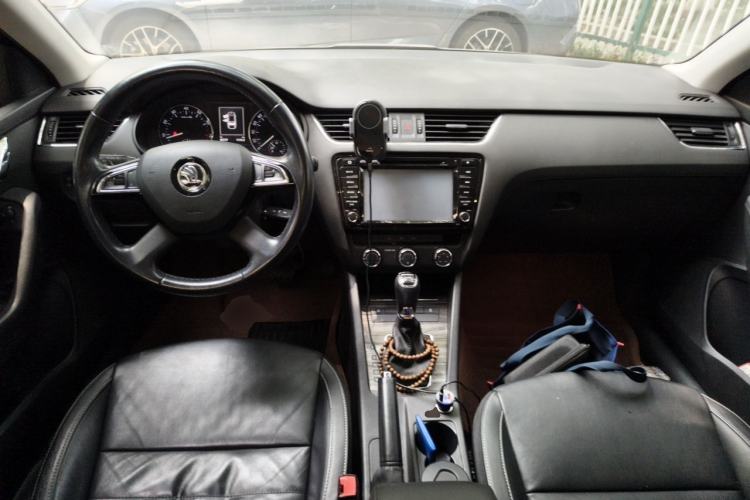 Used Skoda Octavia 2016 1.6L Automatic Chuanxing Edition Center Console