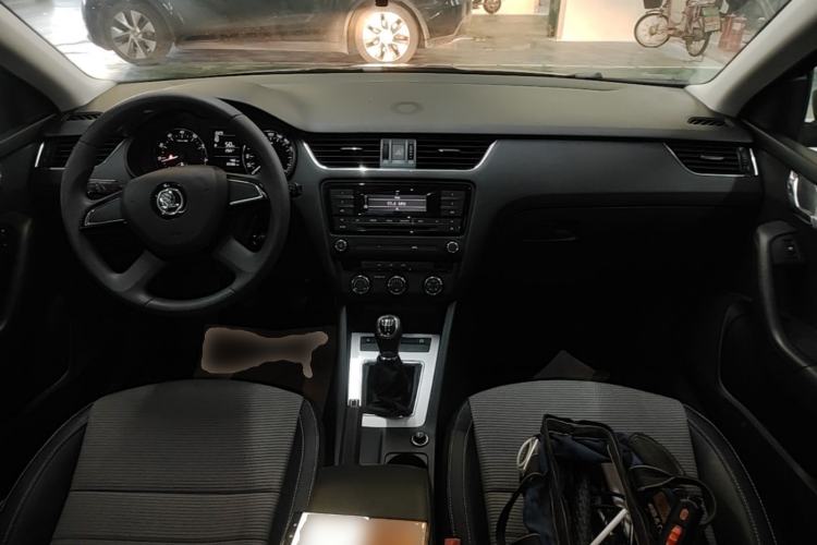 Used Skoda Octavia 2016 1.6L Manual Trend Edition Center Console