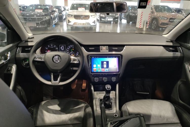 Used Skoda Octavia 2016 1.6L Manual Smart Drive Version Center Console