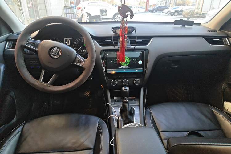 Used Skoda Octavia 2016 1.6L Automatic Smart Drive Edition Center Console