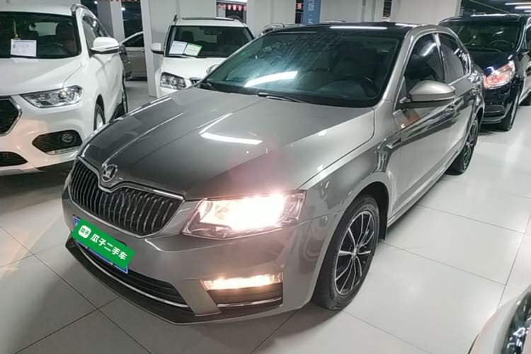 Used Skoda Octavia 2016 1.6L Automatic Smart Drive Edition Guazi used car, China used car export, Used car for sale, Used cars, Cheapest cars for sale