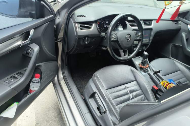 Used Skoda Octavia 2016 1.6L Automatic Smart Drive Edition Driver Seat
