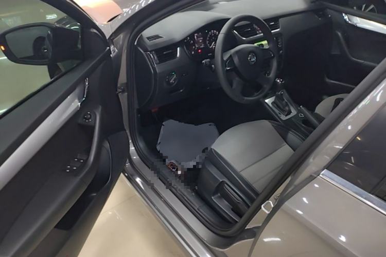 Used Skoda Octavia 2016 1.6L Automatic Chuanxing Edition Driver Seat