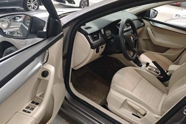 Used Skoda Octavia 2016 1.6L Automatic Chuanxing Edition Driver Seat