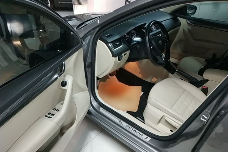 Used Skoda Octavia 2016 1.6L Automatic Smart Drive Edition Driver Seat