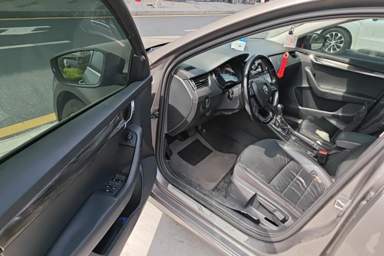 Used Skoda Octavia 2016 1.6L Automatic Smart Drive Edition Driver Seat