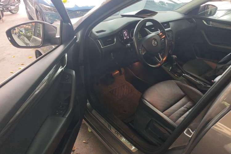 Used Skoda Octavia 2016 1.6L Automatic Smart Drive Edition Driver Seat