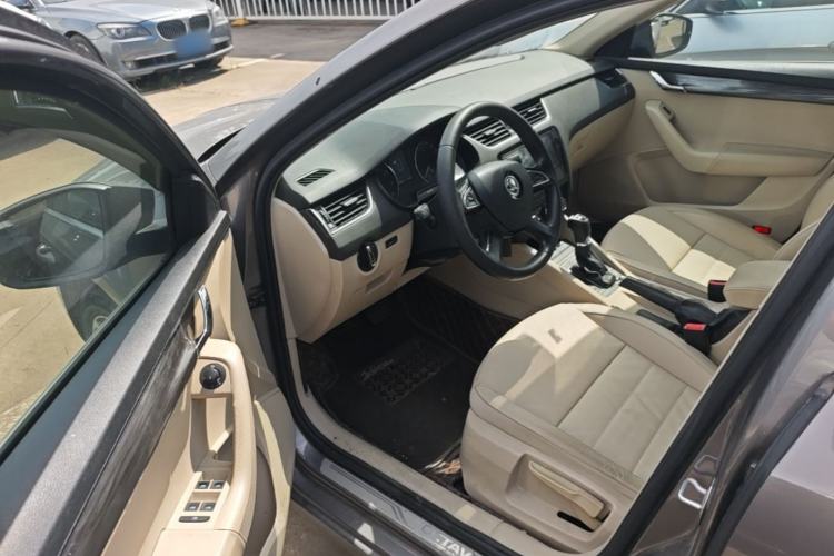 Used Skoda Octavia 2016 1.6L Automatic Smart Drive Edition Driver Seat