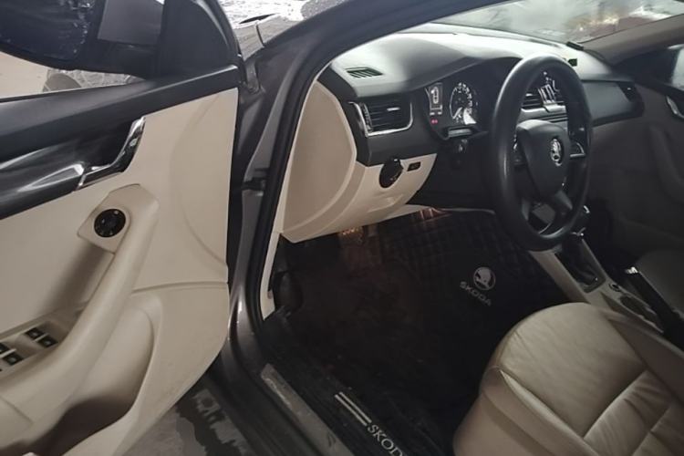 Used Skoda Octavia 2016 1.6L Automatic Chuanxing Edition Driver Seat
