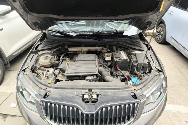 Used Skoda Octavia 2016 1.6L Automatic Smart Drive Edition Engine Bay