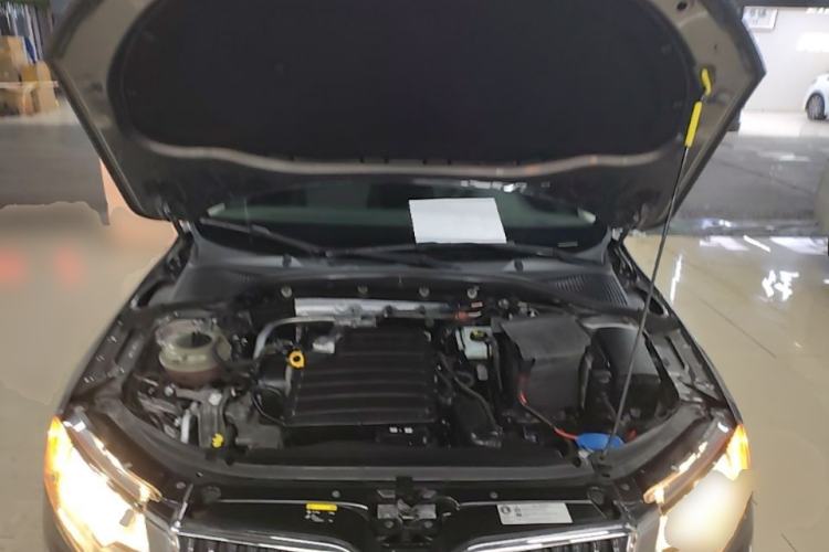 Used Skoda Octavia 2016 1.6L Automatic Chuanxing Edition Engine Bay