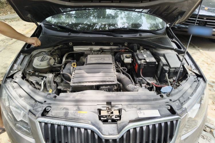 Used Skoda Octavia 2016 1.6L Automatic Chuanxing Edition Engine Bay