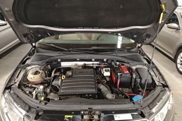 Used Skoda Octavia 2016 1.6L Automatic Chuanxing Edition Engine Bay