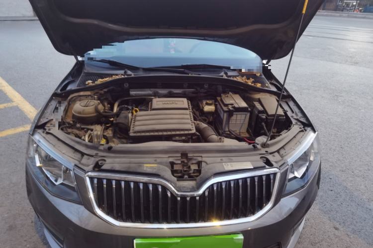 Used Skoda Octavia 2016 1.6L Automatic Smart Drive Edition Engine Bay