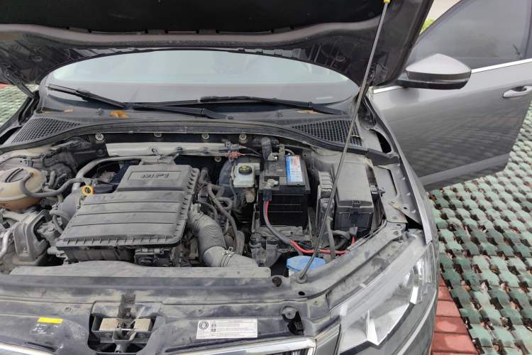 Used Skoda Octavia 2016 1.6L Manual Smart Drive Version Engine Bay Left